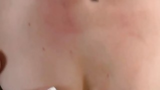 歌手铸造了漂亮宝贝的第一次性行为